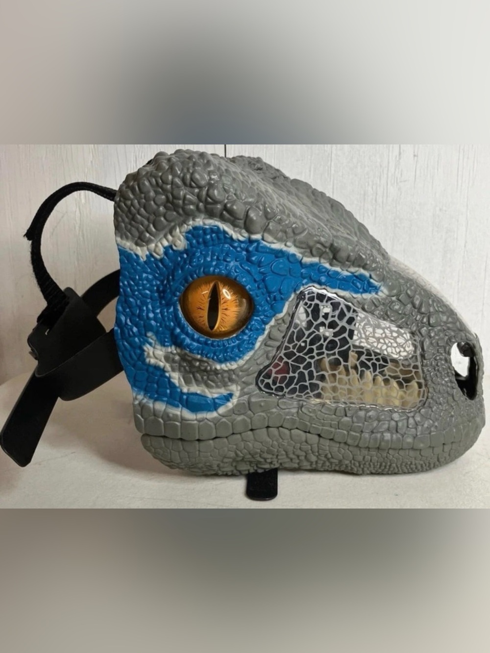 Jurassic World Velociraptor Dino Mask Noise making mask eyes move costume mask